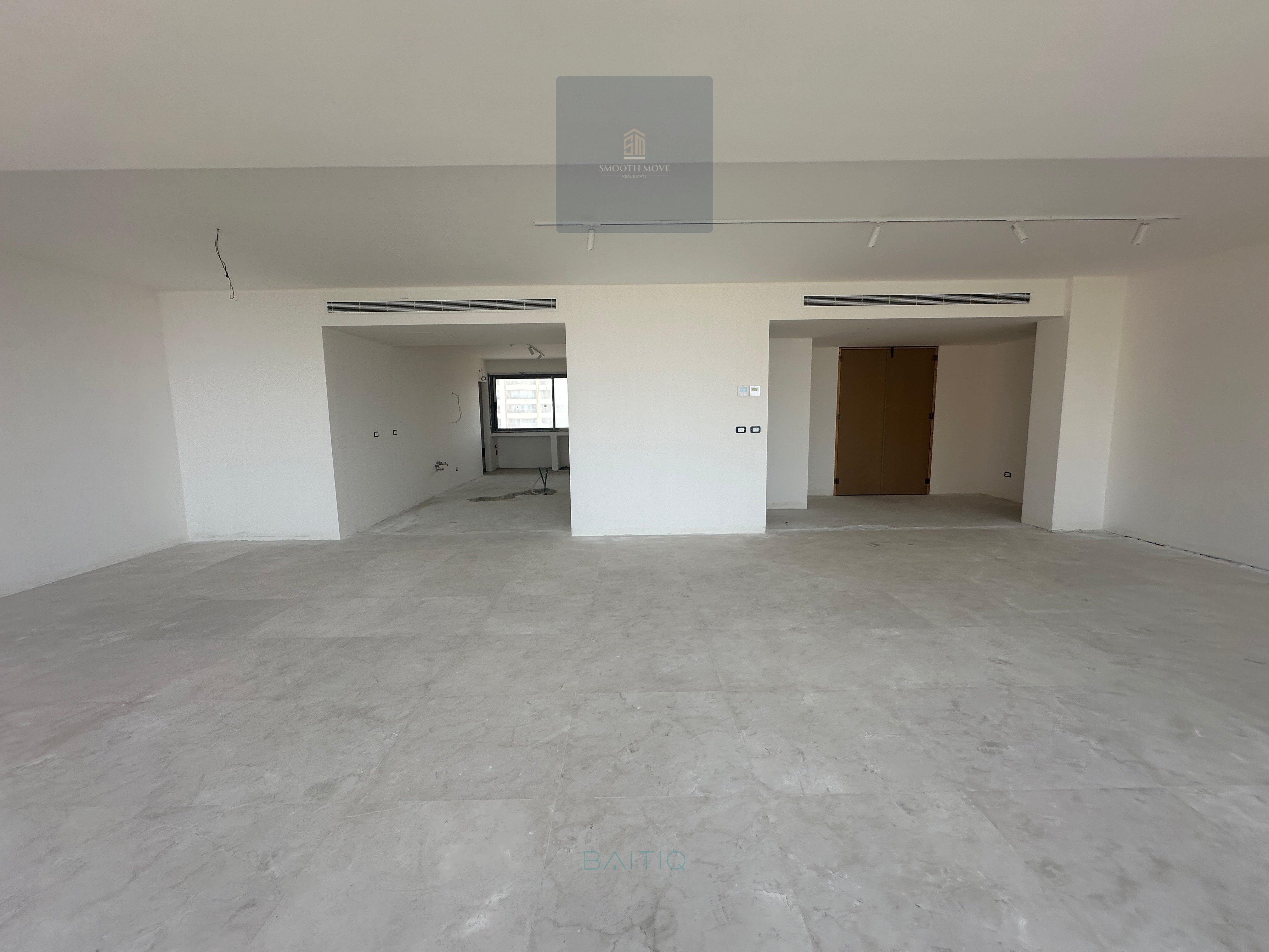 Bright Lit Seaview Apartment for Sale in Ramlet el Bayda, Beirut — الصورة 6