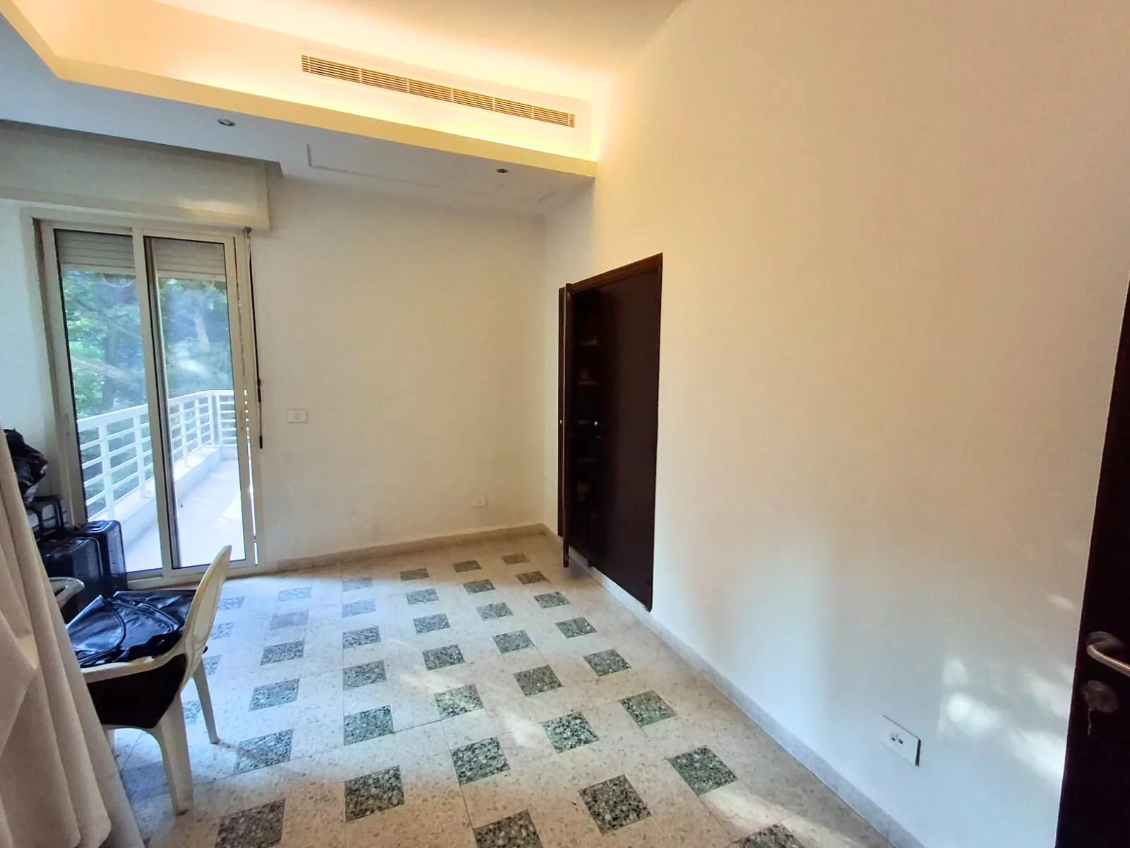 Office for Rent in Caree d'or, Achrafieh, Beirut, Lebanon — الصورة 4