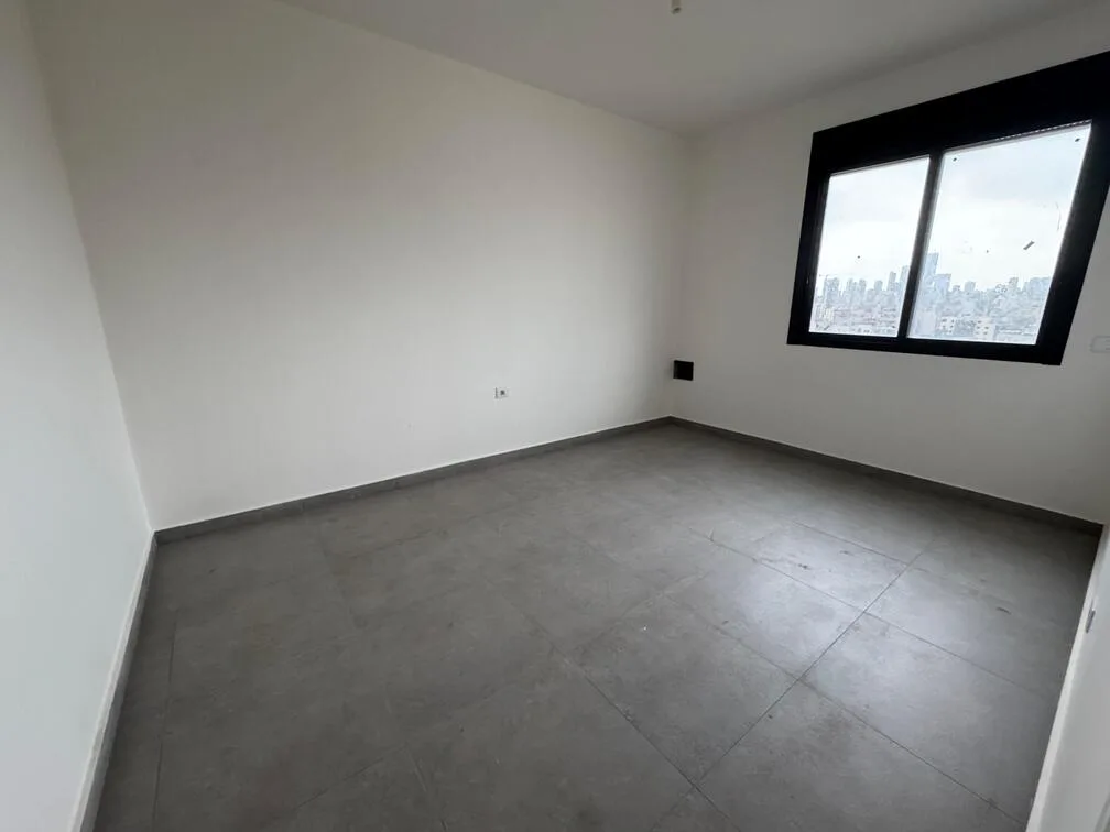 Apartment for Sale in Ain el remmeneh, baabda — الصورة 3