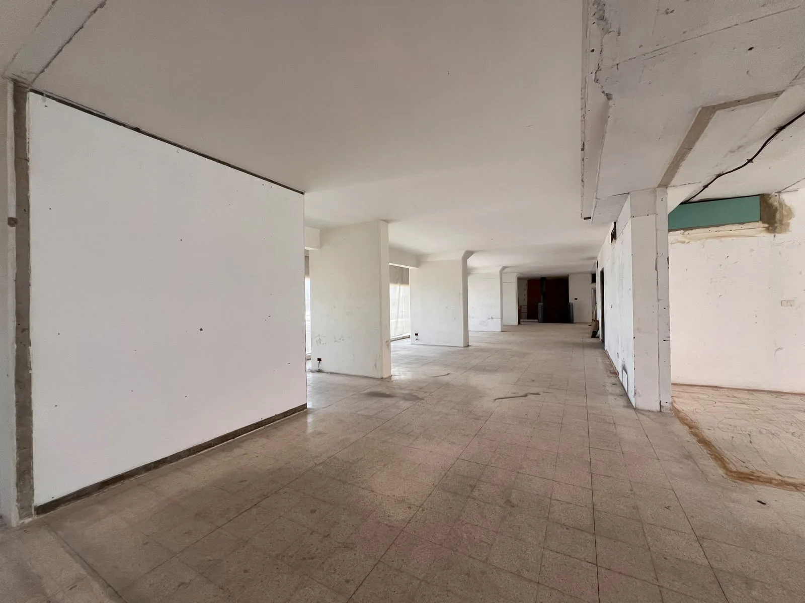 Office for Rent in Gemmayzeh — الصورة 7