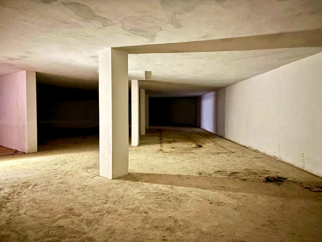 Warehouse for rent in Badaro — الصورة 2
