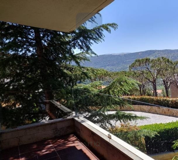 Huge Lavish Villa with a Wooden Shed For Sale in Broumanna — الصورة 3