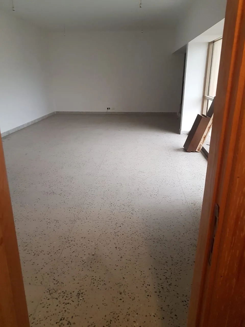 Office for rent in Forn El Chebbak — الصورة 2