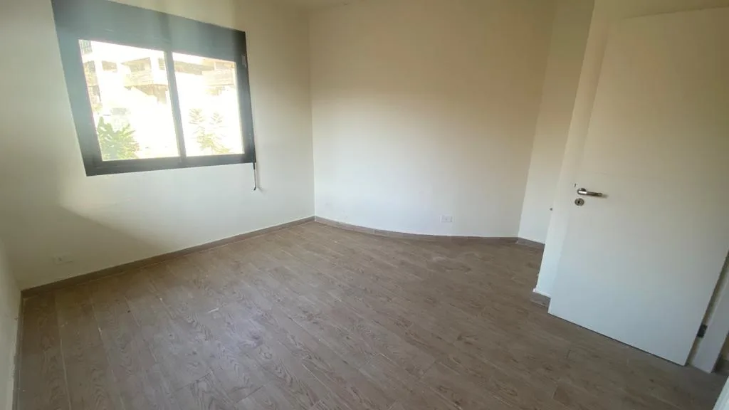 Duplex for Sale in Jouret El Ballout, Lebanon — الصورة 5