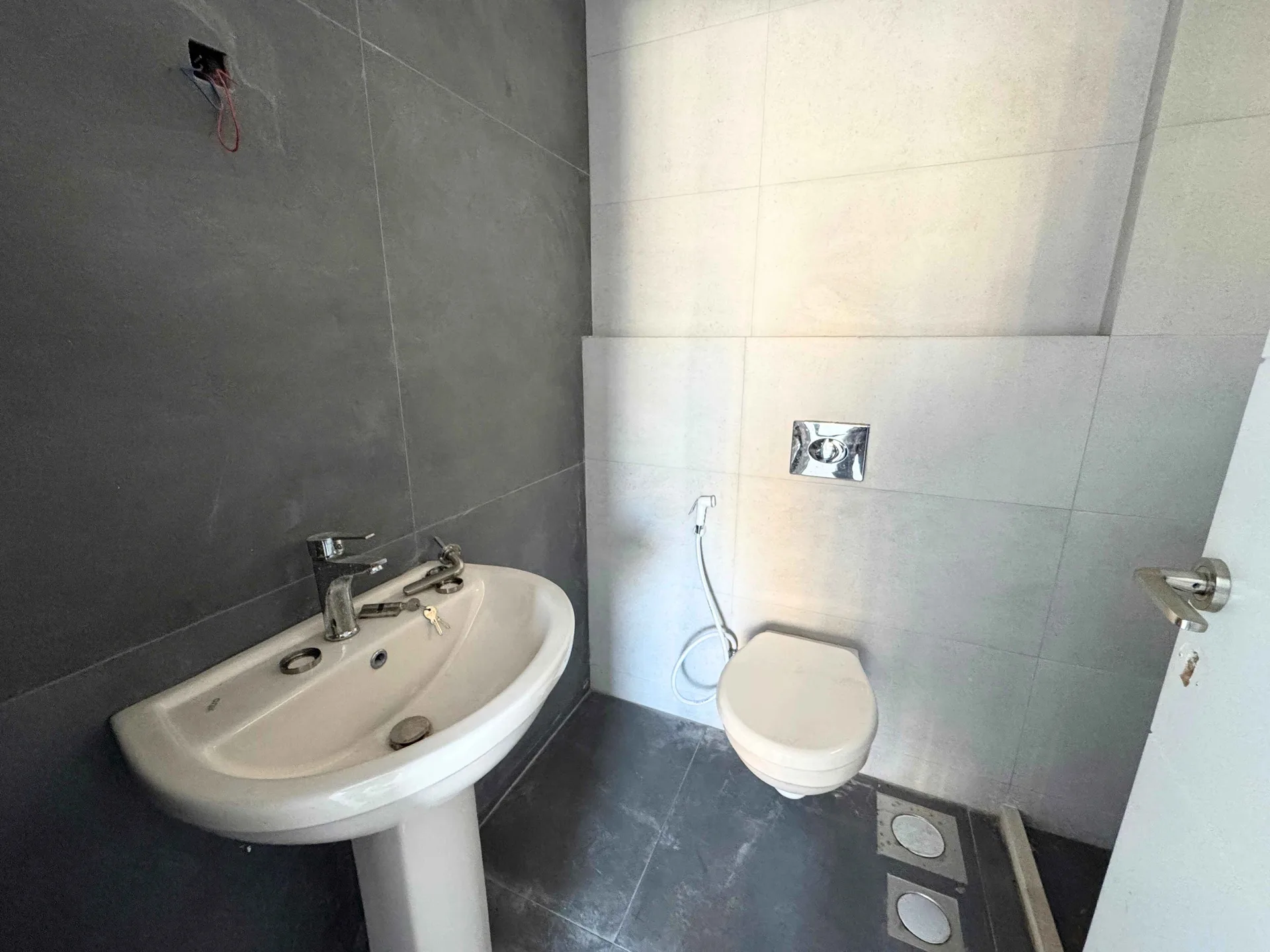 Apartment for Sale in Corniche el Mazraa, Beirut — الصورة 6