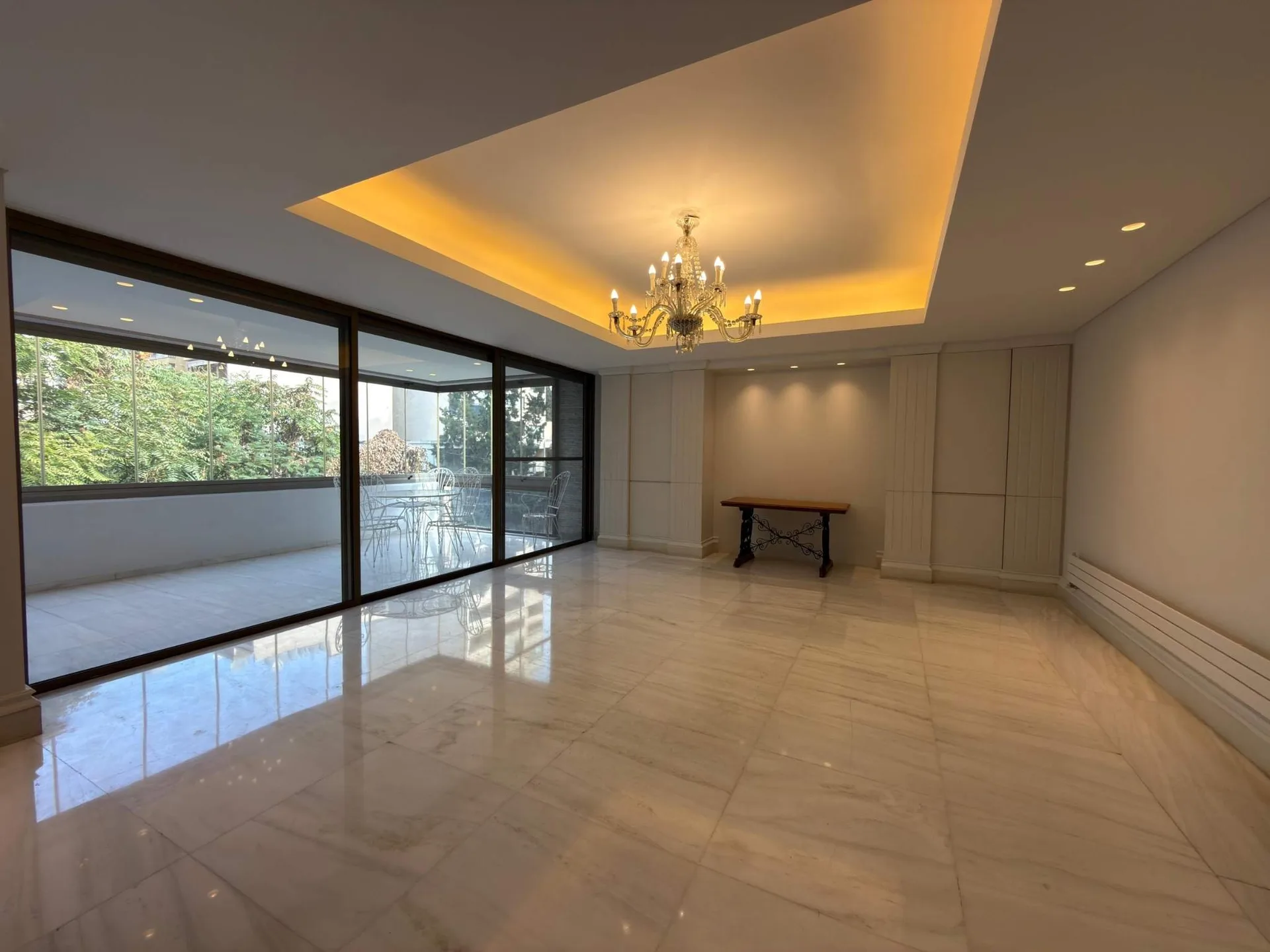 Apartment for Sale in Caree d'or, Achrafieh, Beirut, Lebanon — الصورة 3