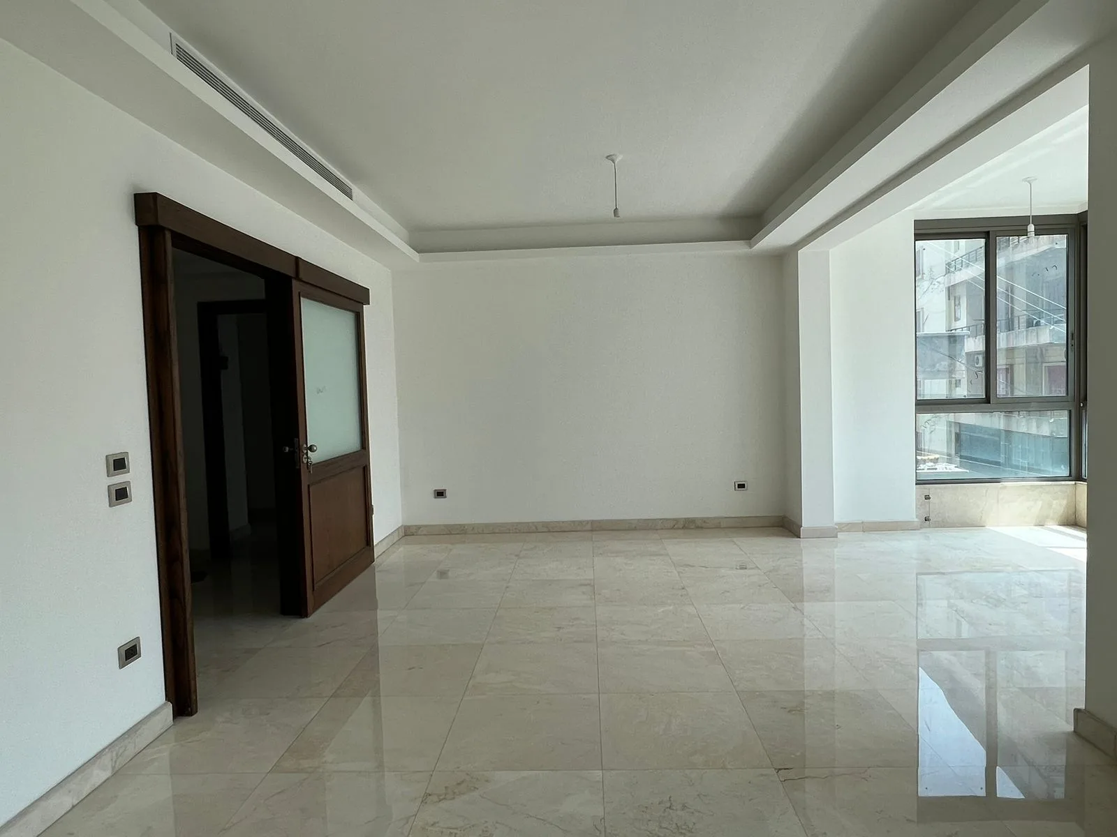 Apartment for Sale in Nasra, Achrafieh, Beirut, Lebanon — الصورة 2