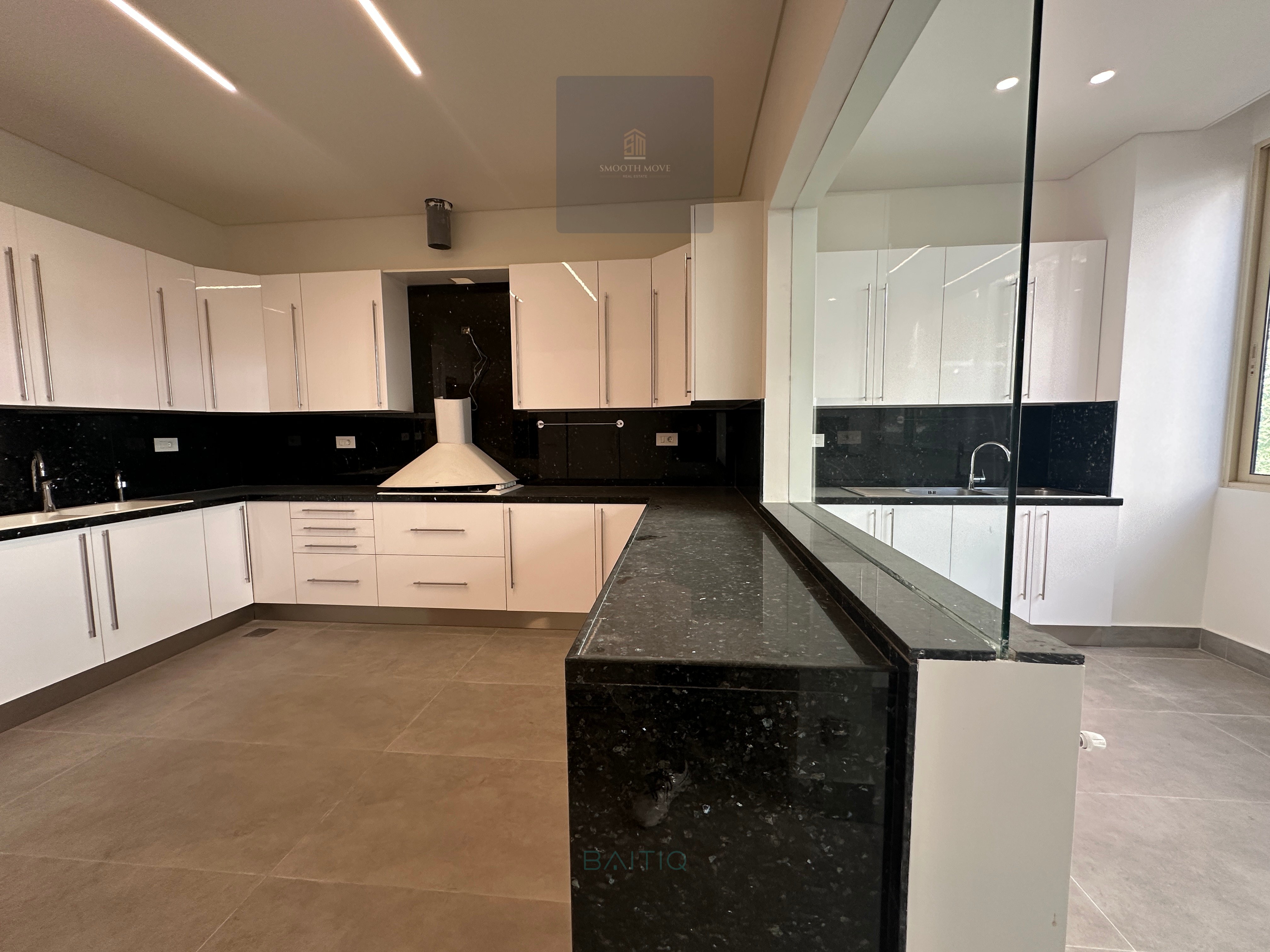 Enormous and Charming Apartment for Rent in Rawche, Beirut — الصورة 4