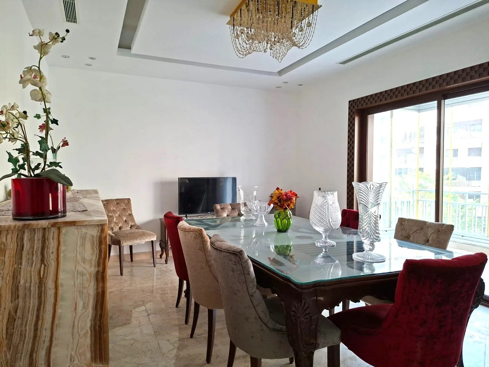 Apartment for Rent in Corniche el Mazraa, Beirut — الصورة 3