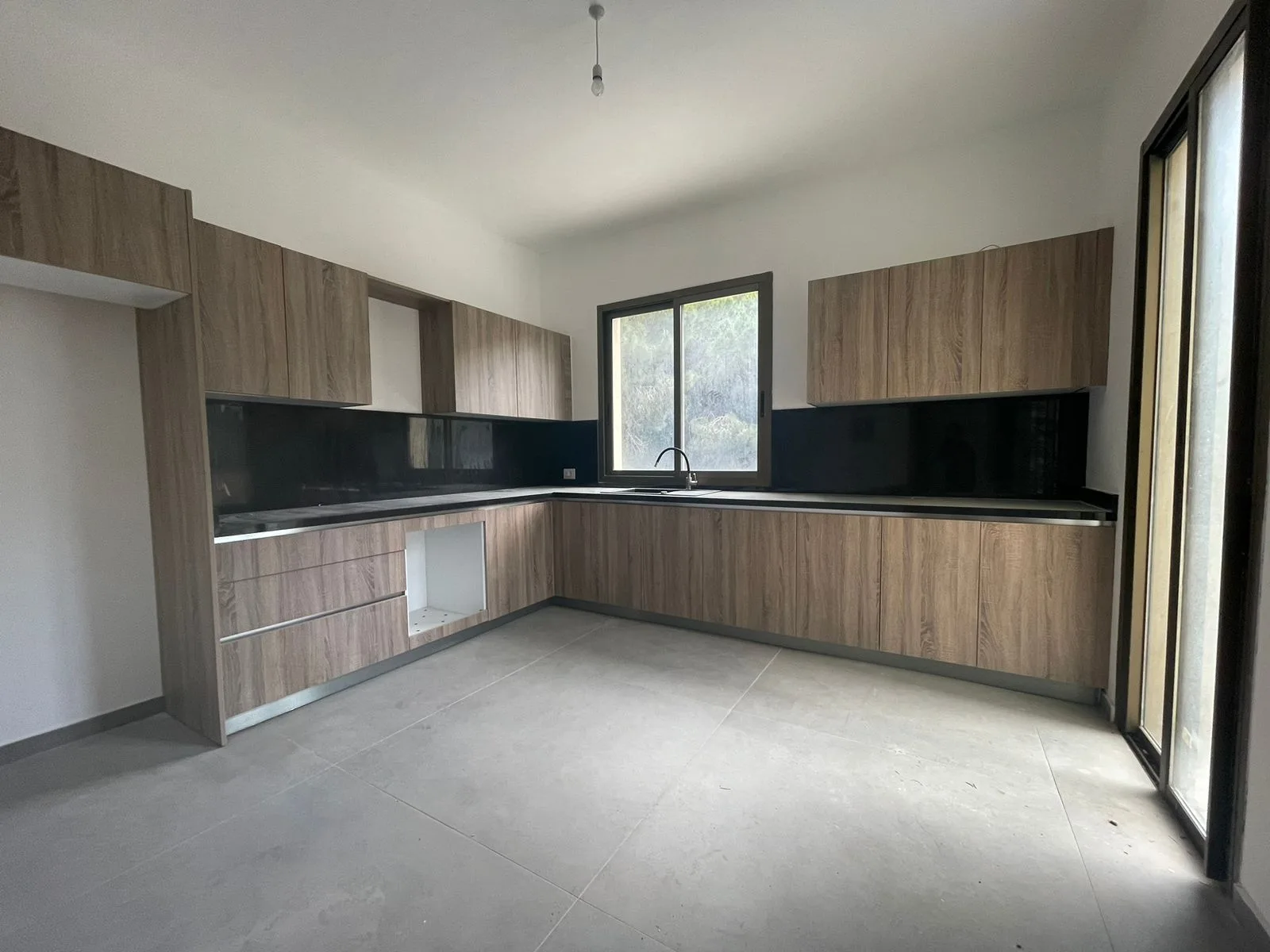 Apartment for Sale in Ain Saadeh, Lebanon — الصورة 5