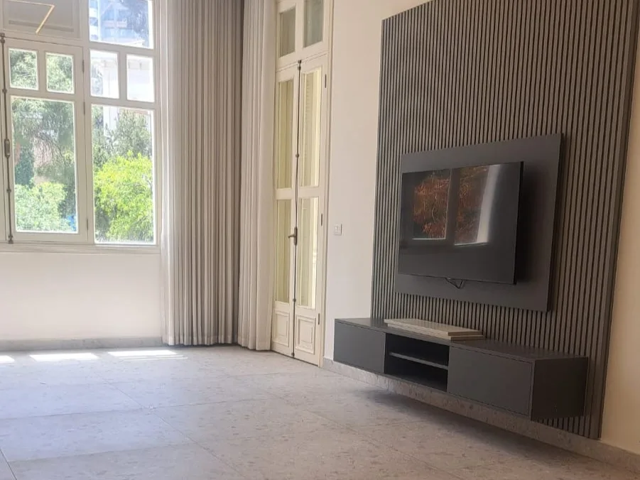 Apartment for Rent in Ain Al Mraiseh, Beirut, Lebanon — الصورة 1