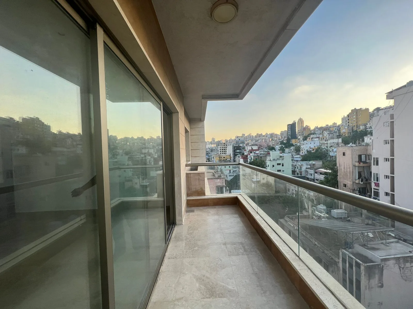 Apartment for Sale in Mar Mikhael, Bayrut, Lebanon — الصورة 3