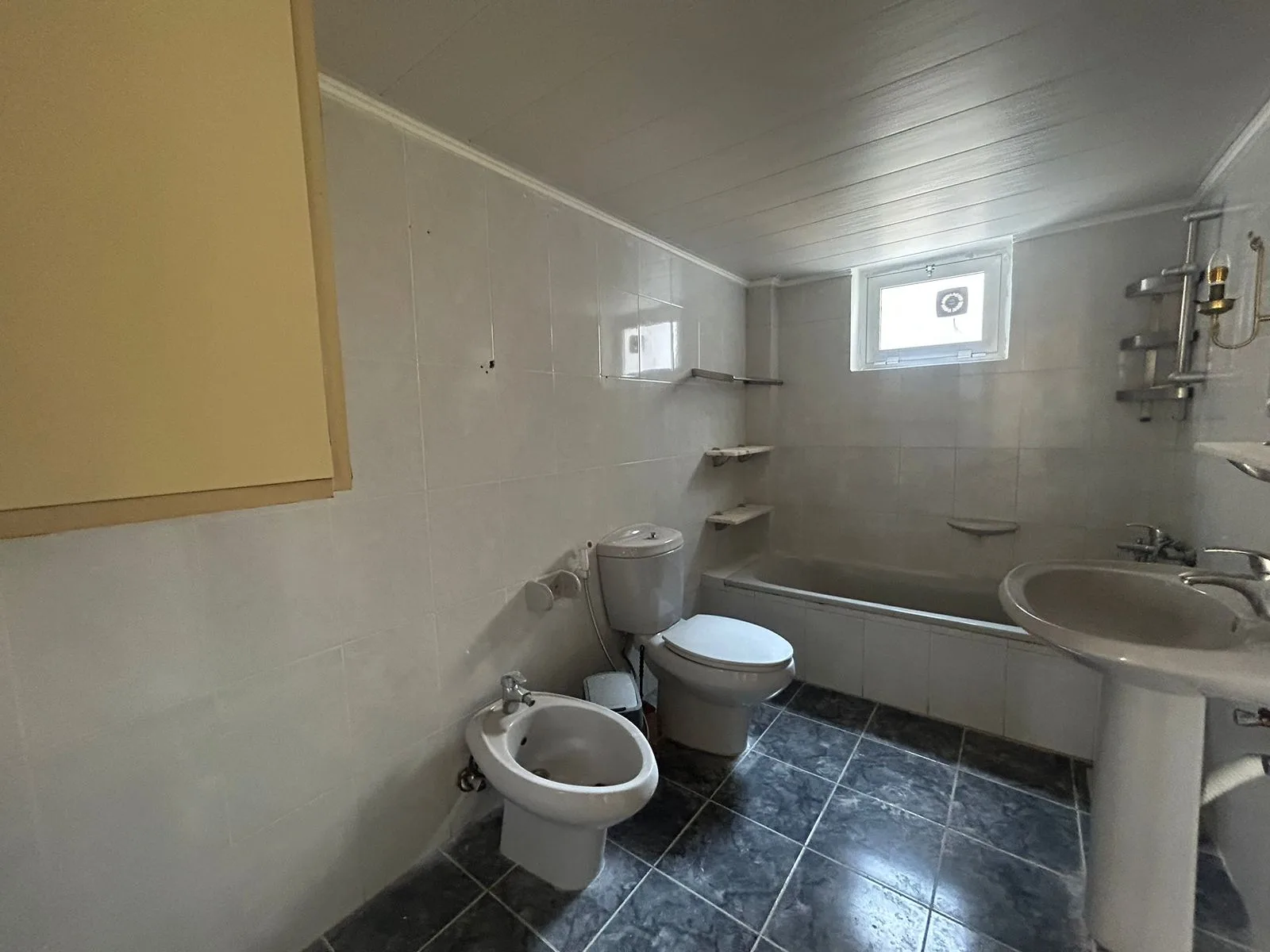 Apartment for Sale in Raoucheh, Beirut, Lebanon — الصورة 8