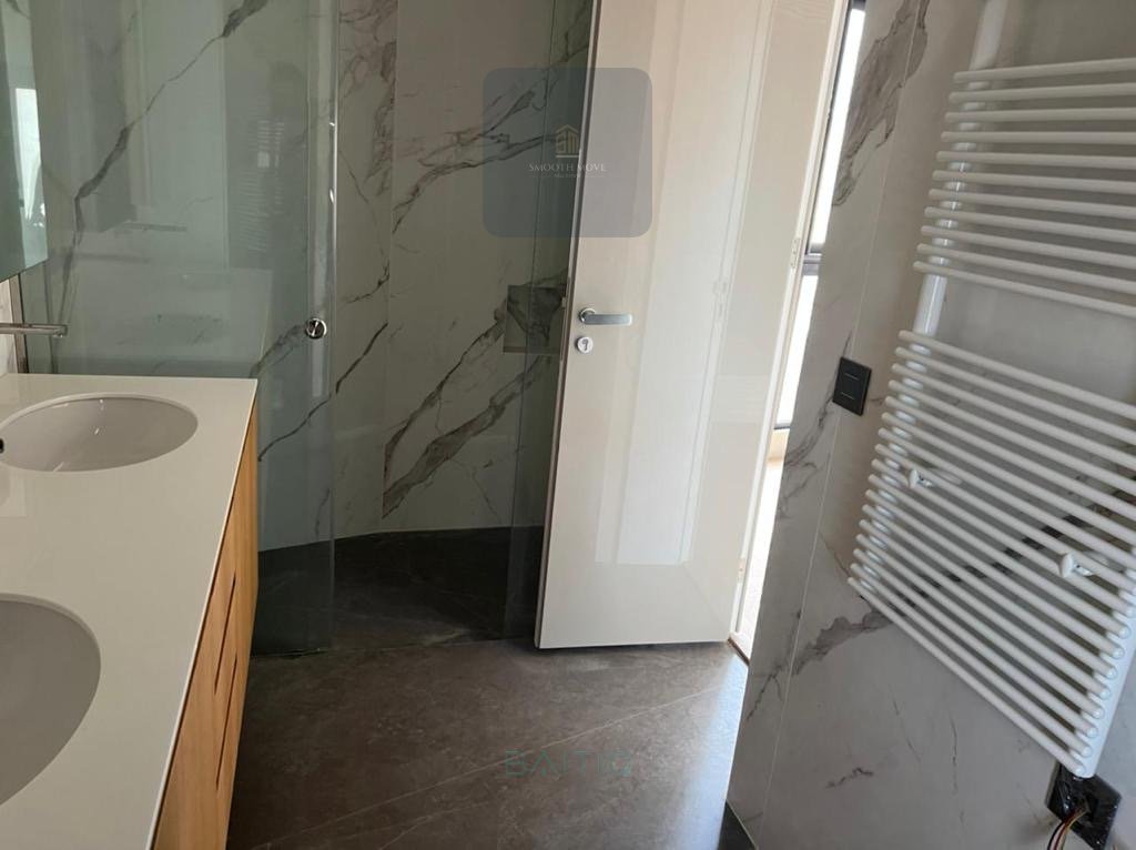 Gorgeous High End Finishing 3 Bedroom Apartment in Ashrafieh — الصورة 10