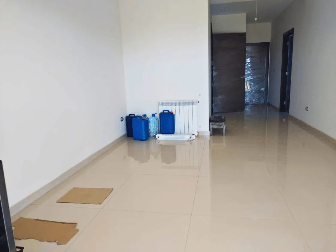 Apartment for Sale in Ballouneh, Lebanon — الصورة 5
