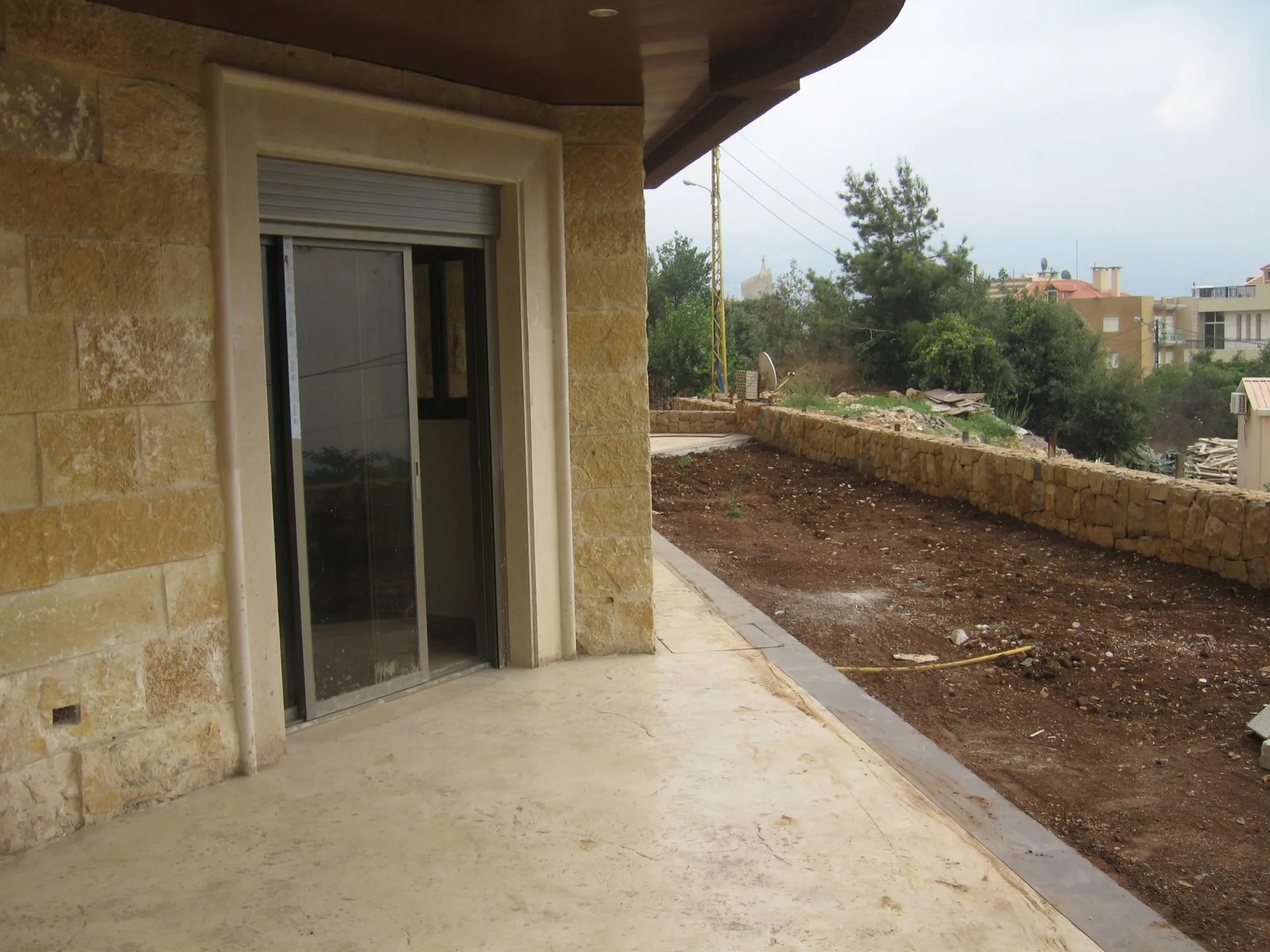 Apartment for Sale in Ballouneh, Lebanon — الصورة 2