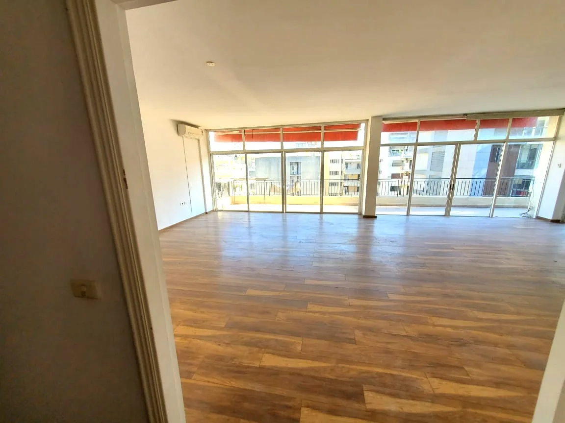 Office for Sale in Ras Beirut — الصورة 2