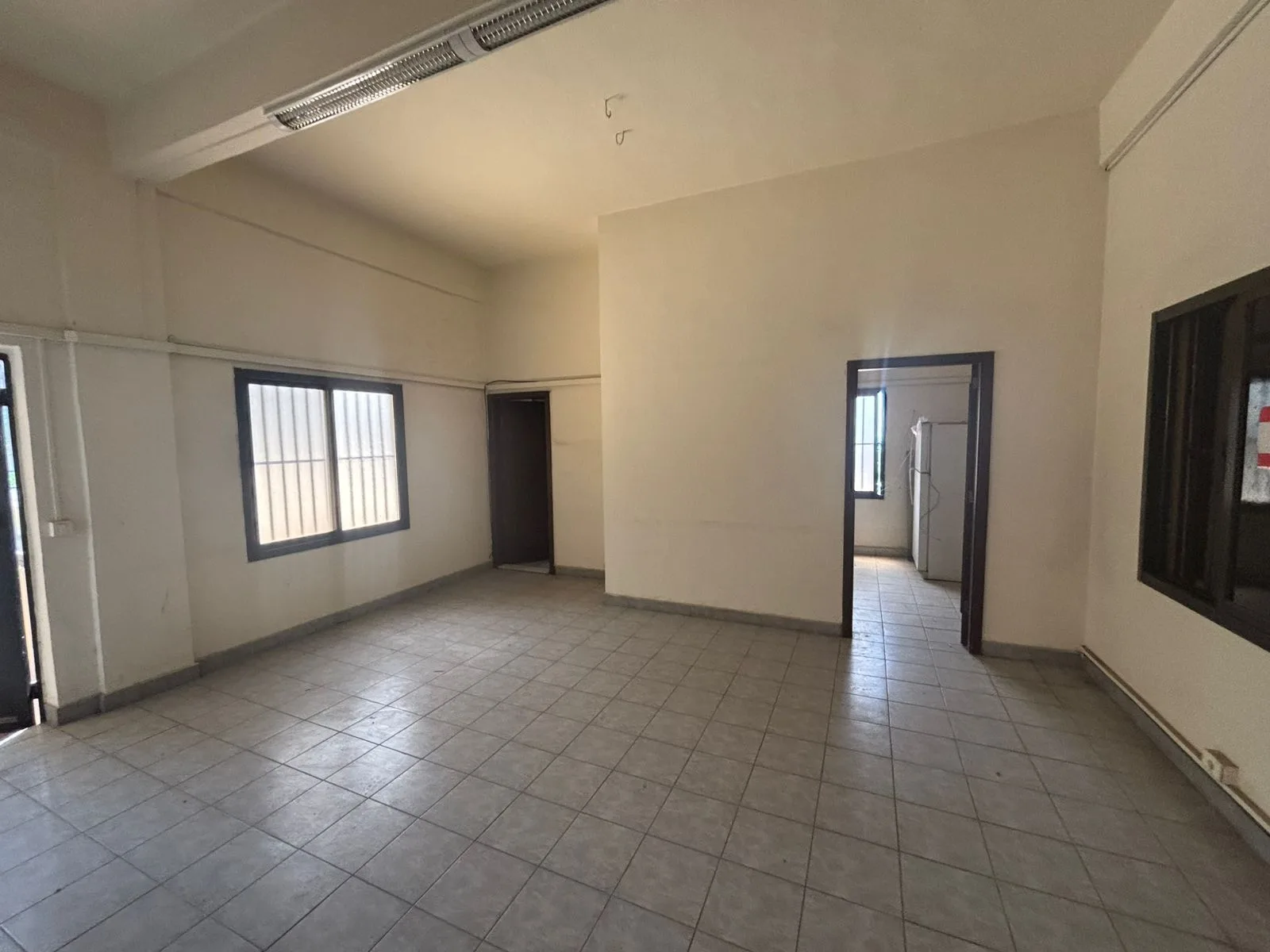Building for Sale in Dbayeh — الصورة 2