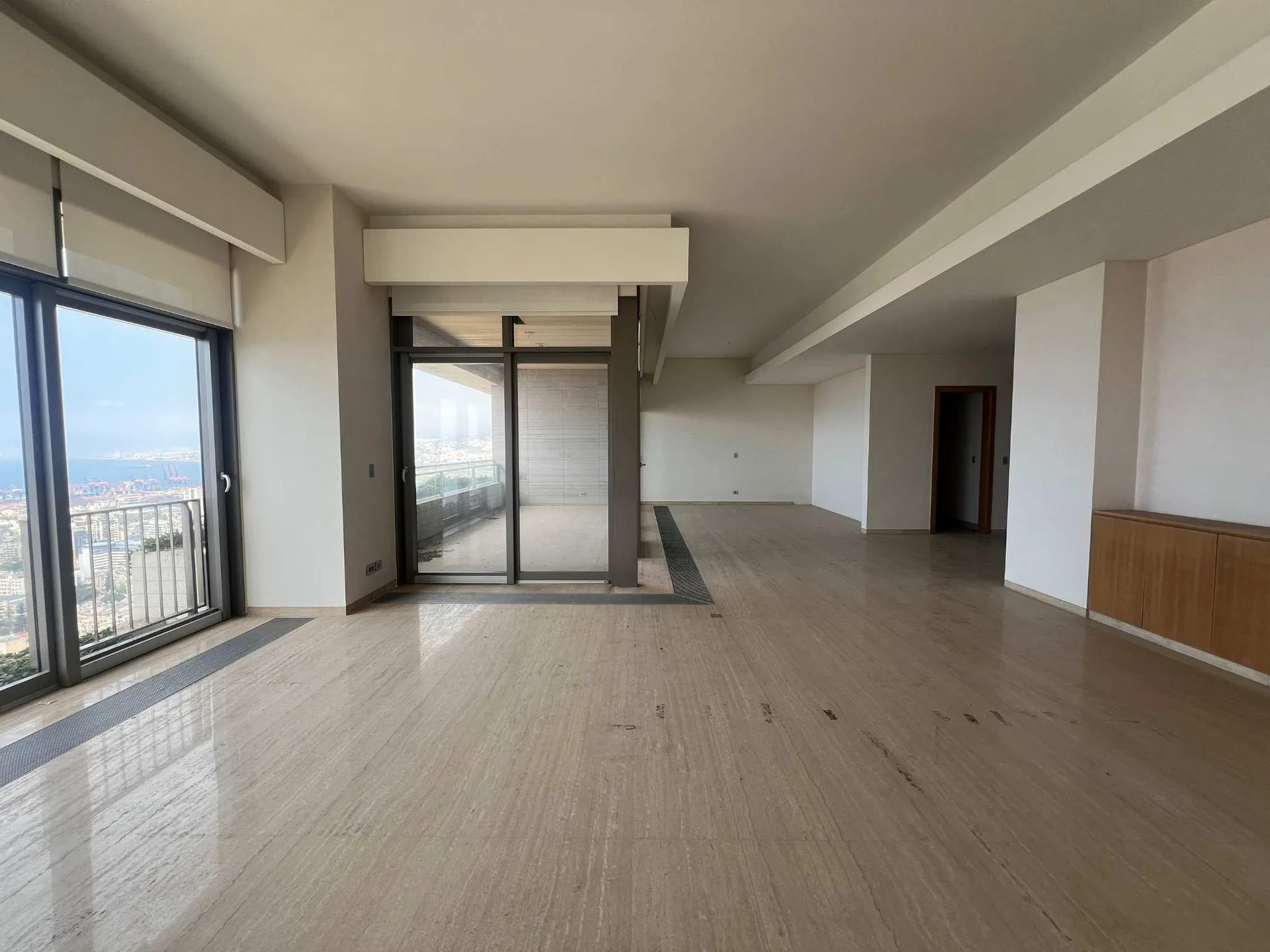 Apartment for Sale in Caree d'or, Achrafieh, Beirut, Lebanon — الصورة 2