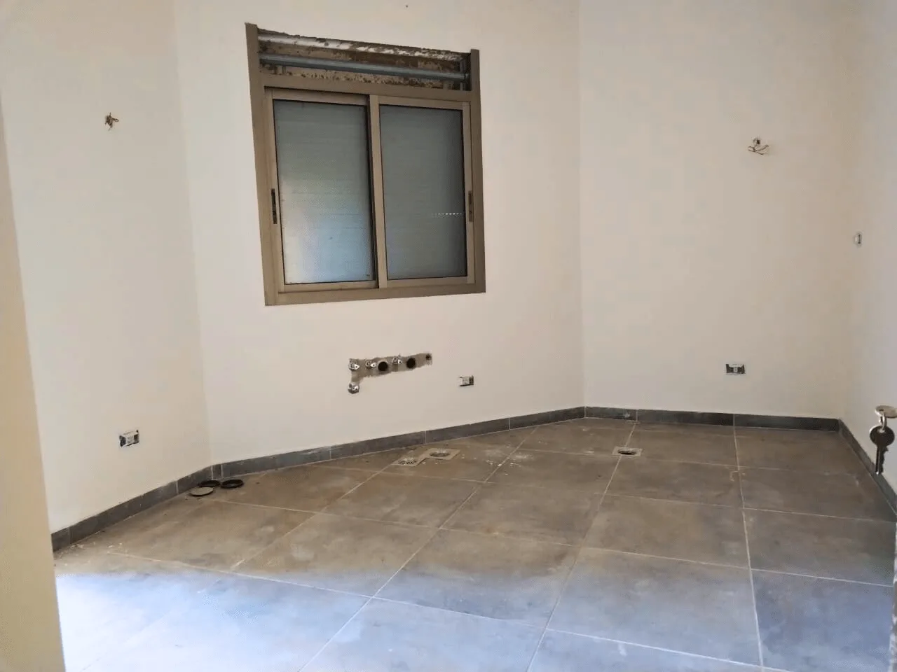 Apartment for Sale in Ballouneh, Lebanon — الصورة 4