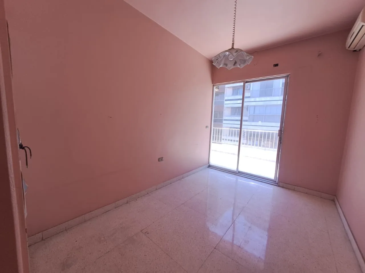 Apartment for Sale in Hamra, Ras Beirut — الصورة 5