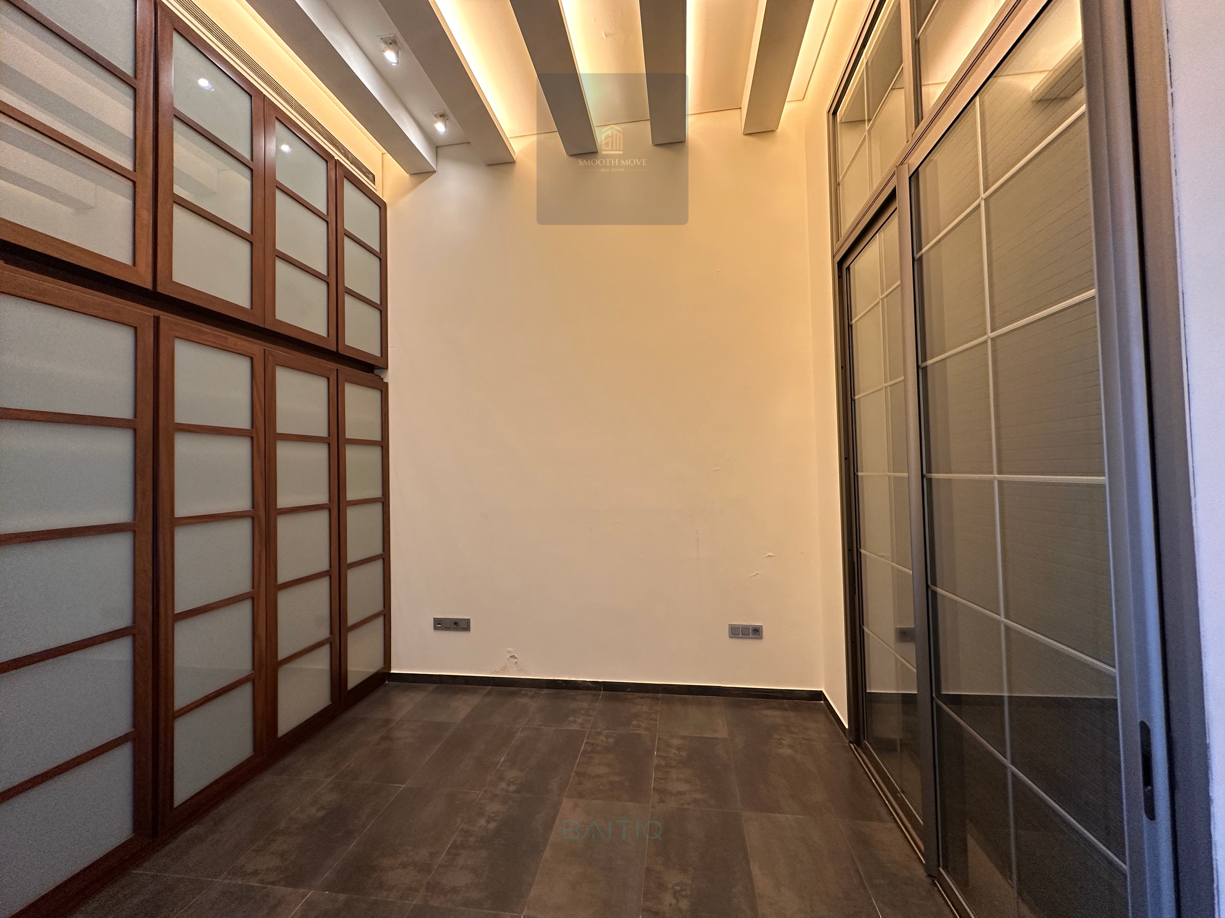 Breathtaking Loft-Style Seaview Apartment for Sale in Hamra, Beirut — الصورة 12
