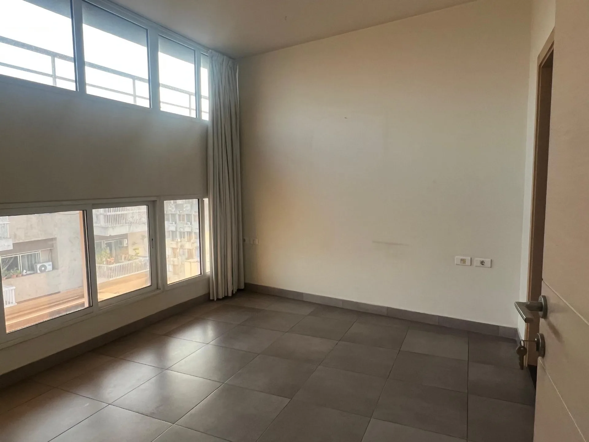 Duplex for Sale in Mar Mikhael, Bayrut, Lebanon — الصورة 9