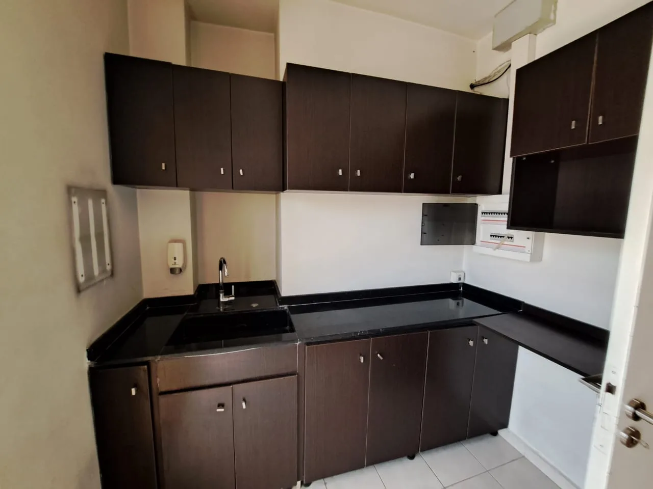Office for rent in Dekwaneh — الصورة 5