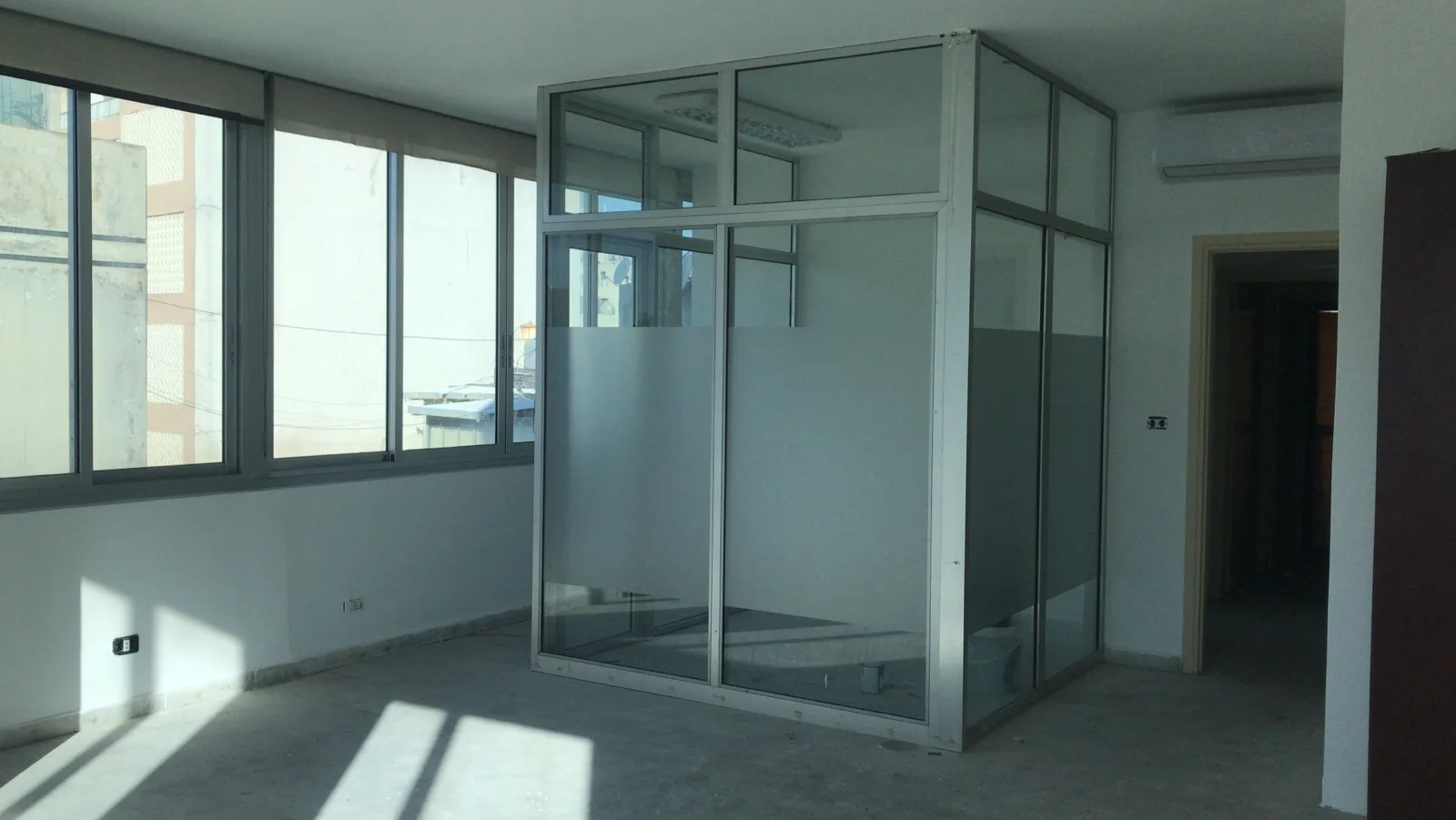 Office for rent in Verdun — الصورة 4