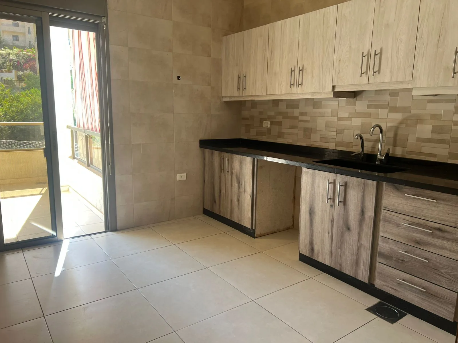 Apartment for Sale in Blaybel, Lebanon — الصورة 3