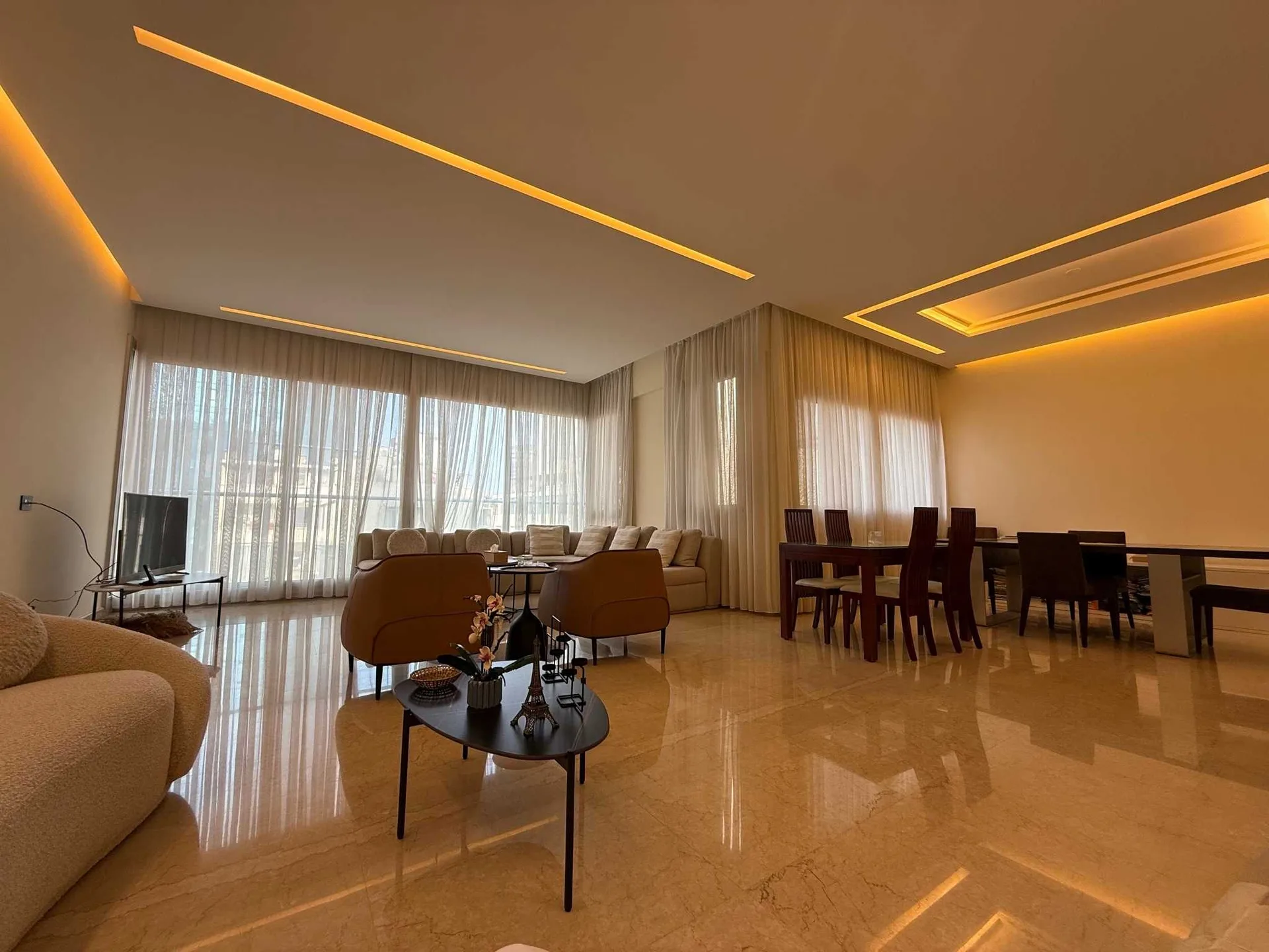 Apartment for Sale in Sodeco, Beirut, Lebanon — الصورة 4