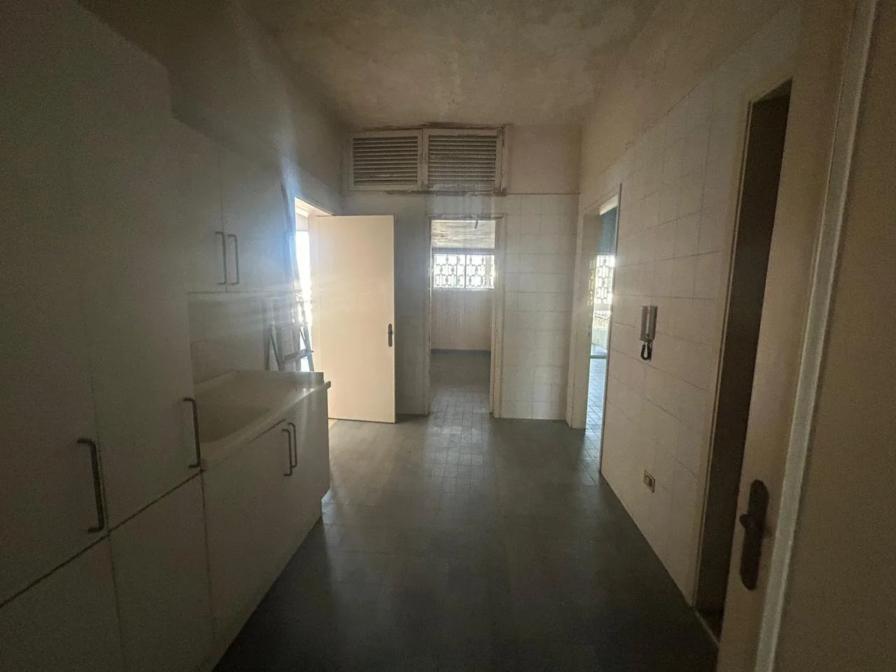 Apartment for Sale in Tallet Khayat, Beirut, Lebanon — الصورة 6