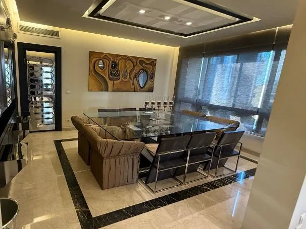 Apartment for Sale in Sodeco, Beirut, Lebanon — الصورة 5
