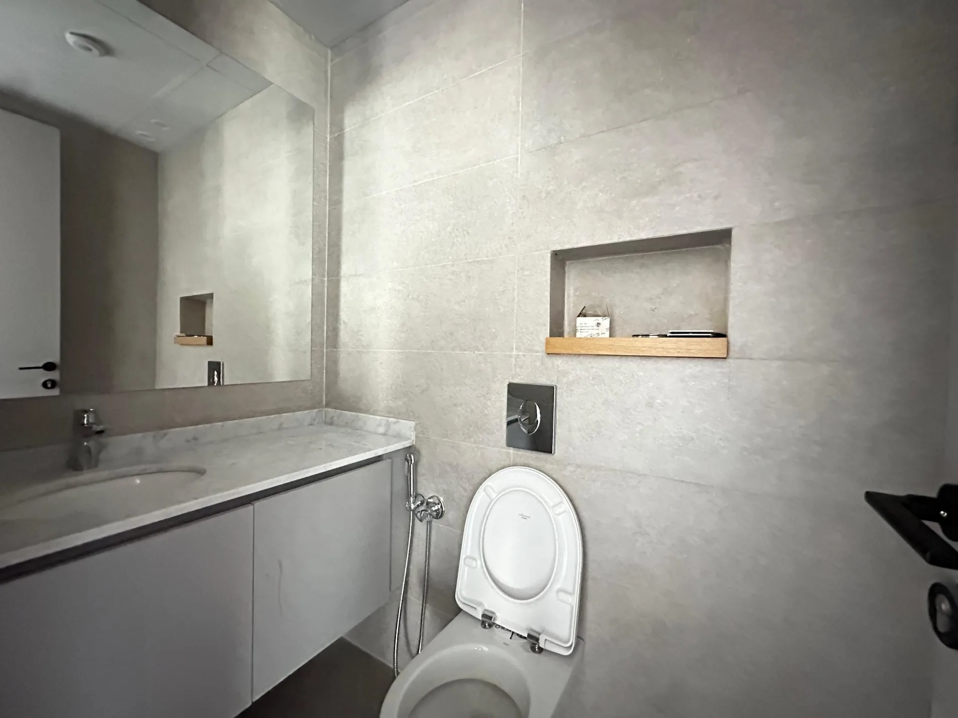Office for Rent in Mdawar, Beirut, Lebanon — الصورة 7