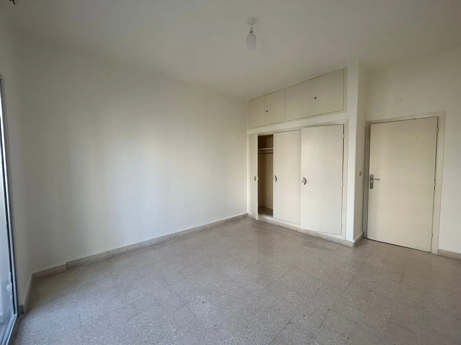 Apartment for Sale in Raoucheh, Beirut, Lebanon — الصورة 6