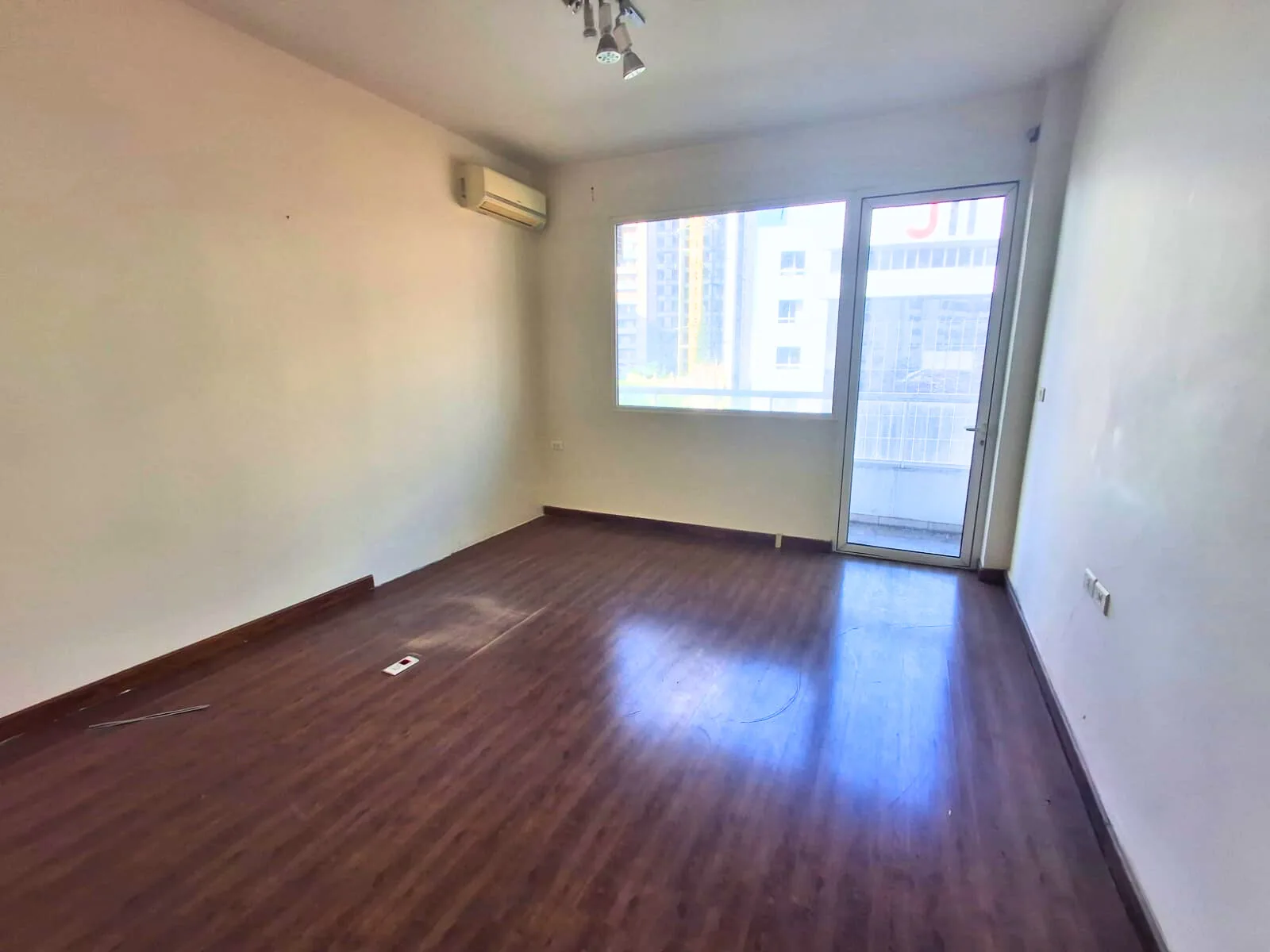 Office for Rent in Caree d'or, Achrafieh, Beirut, Lebanon — الصورة 5