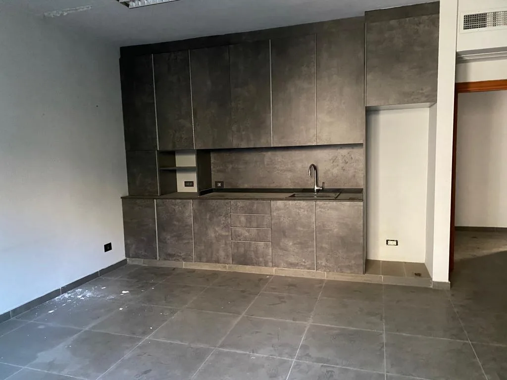 Office for Rent in Tabariss, Achrafieh, Beirut, Lebanon — الصورة 9