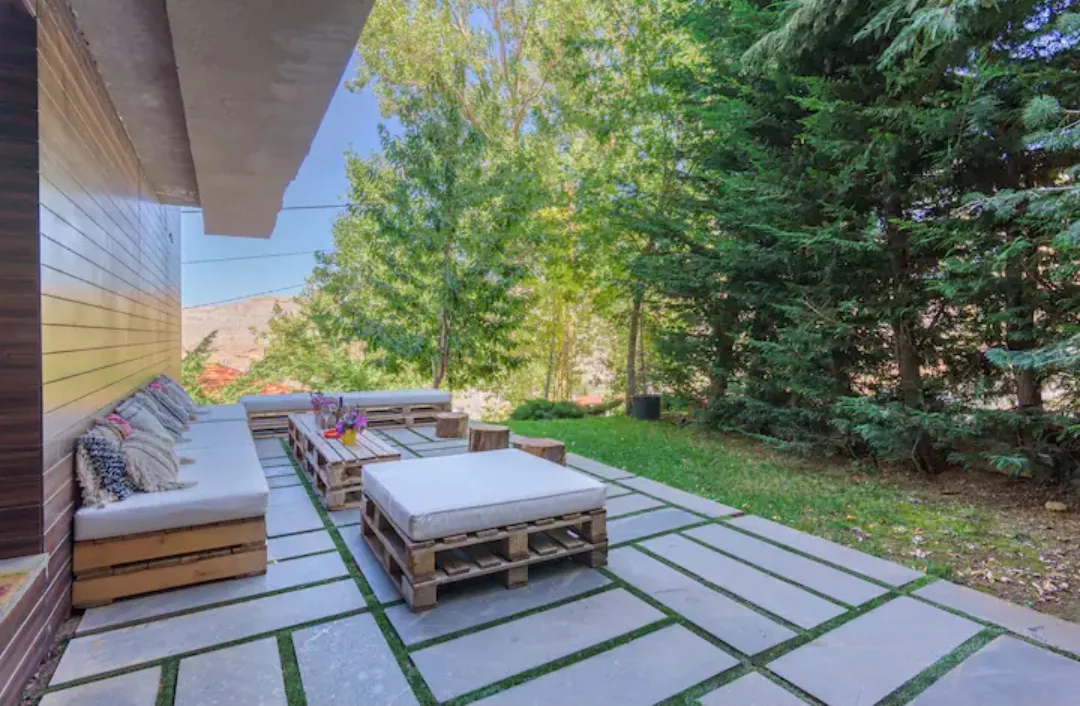 Chalet for rent in Kfardebian — الصورة 3