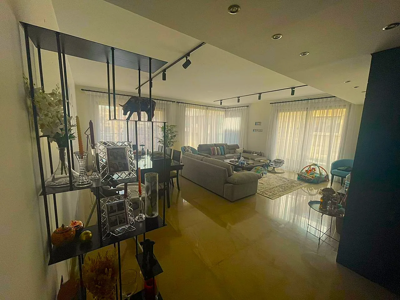 Apartment for Sale in Sanayeh, Beirut, Lebanon — الصورة 2