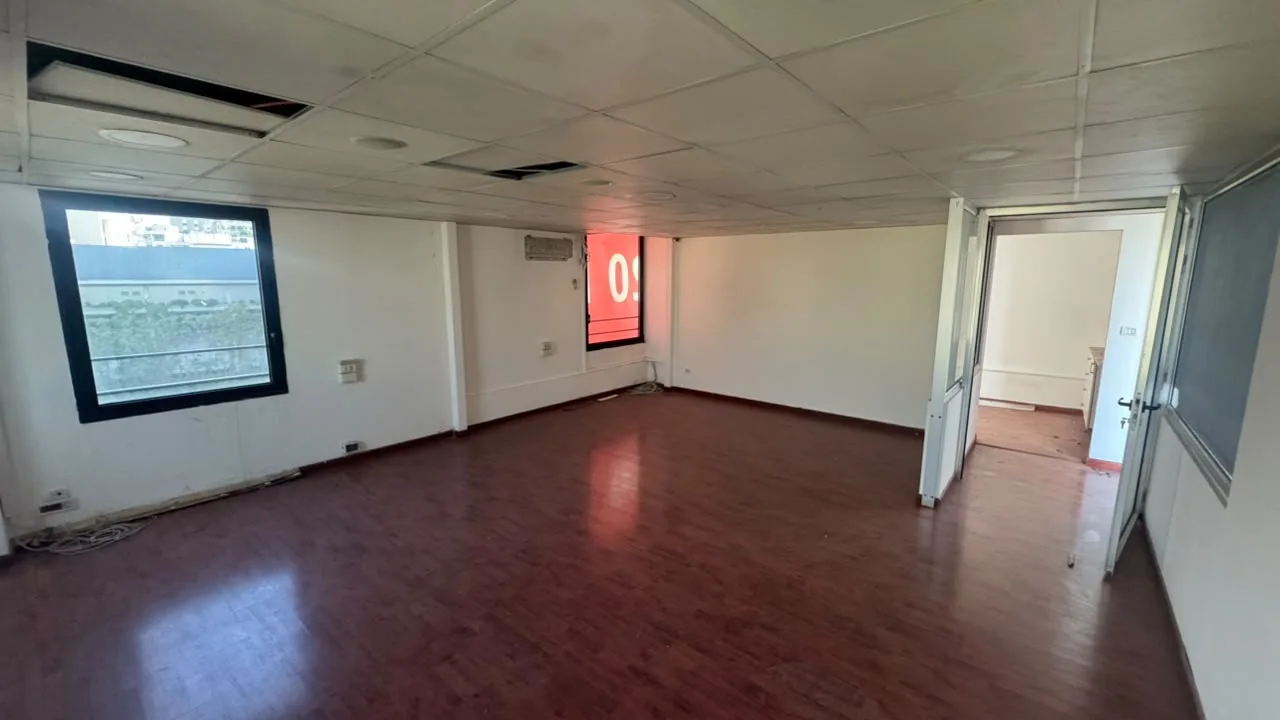 Office for Rent in Achrafieh — الصورة 10