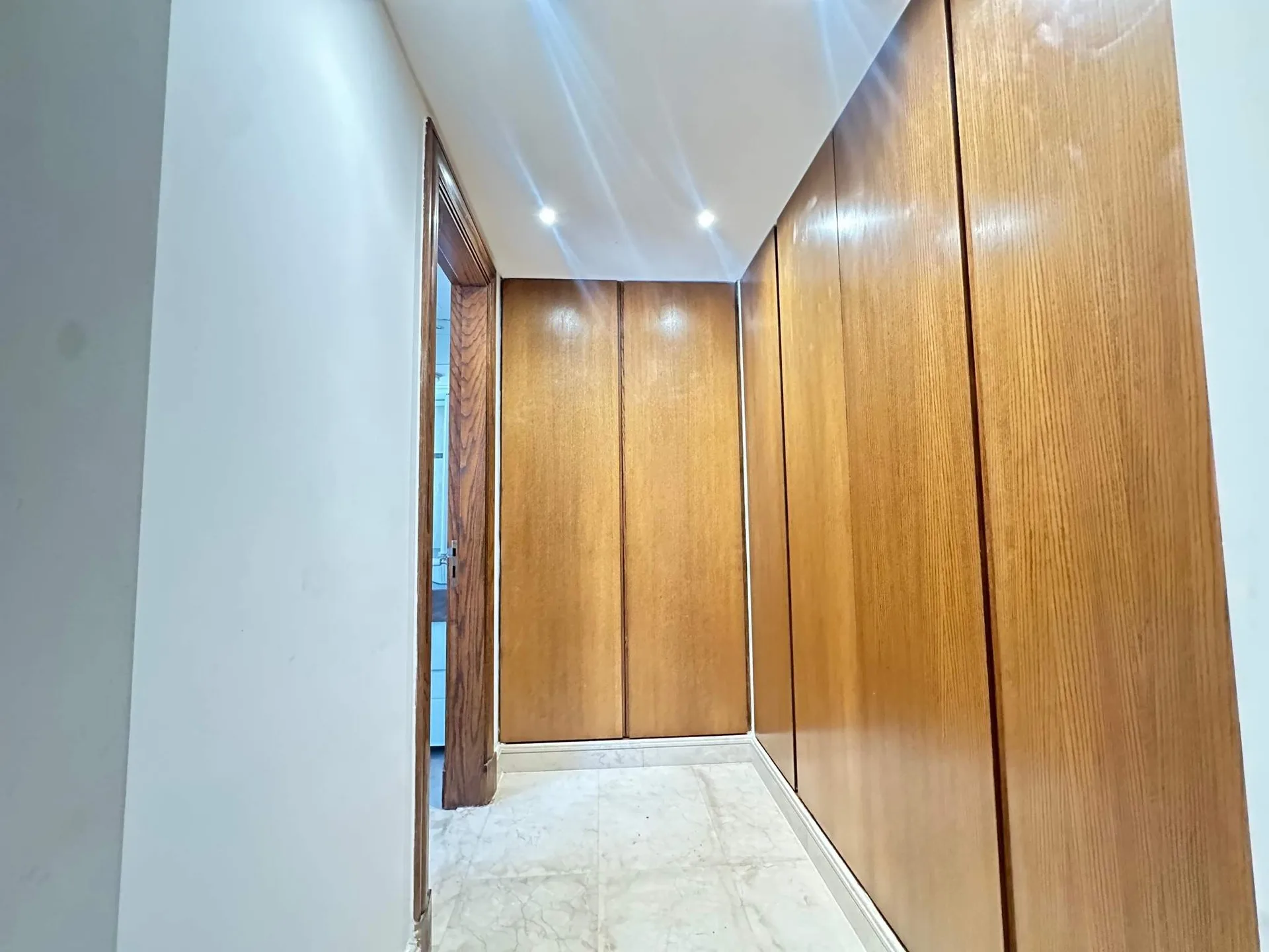 Apartment for Sale in Ain Al Mraiseh, Beirut, Lebanon — الصورة 10