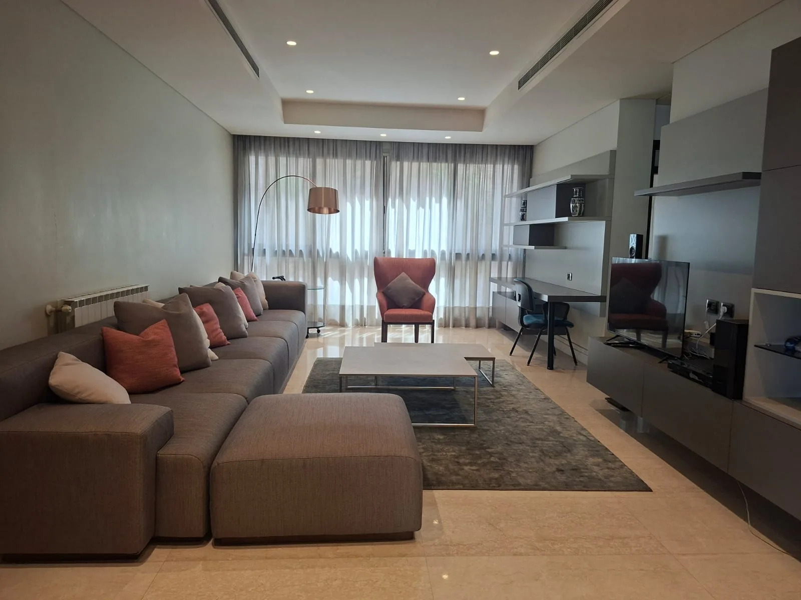 Apartment for Rent in Clemenceau, Beirut, Lebanon — الصورة 8