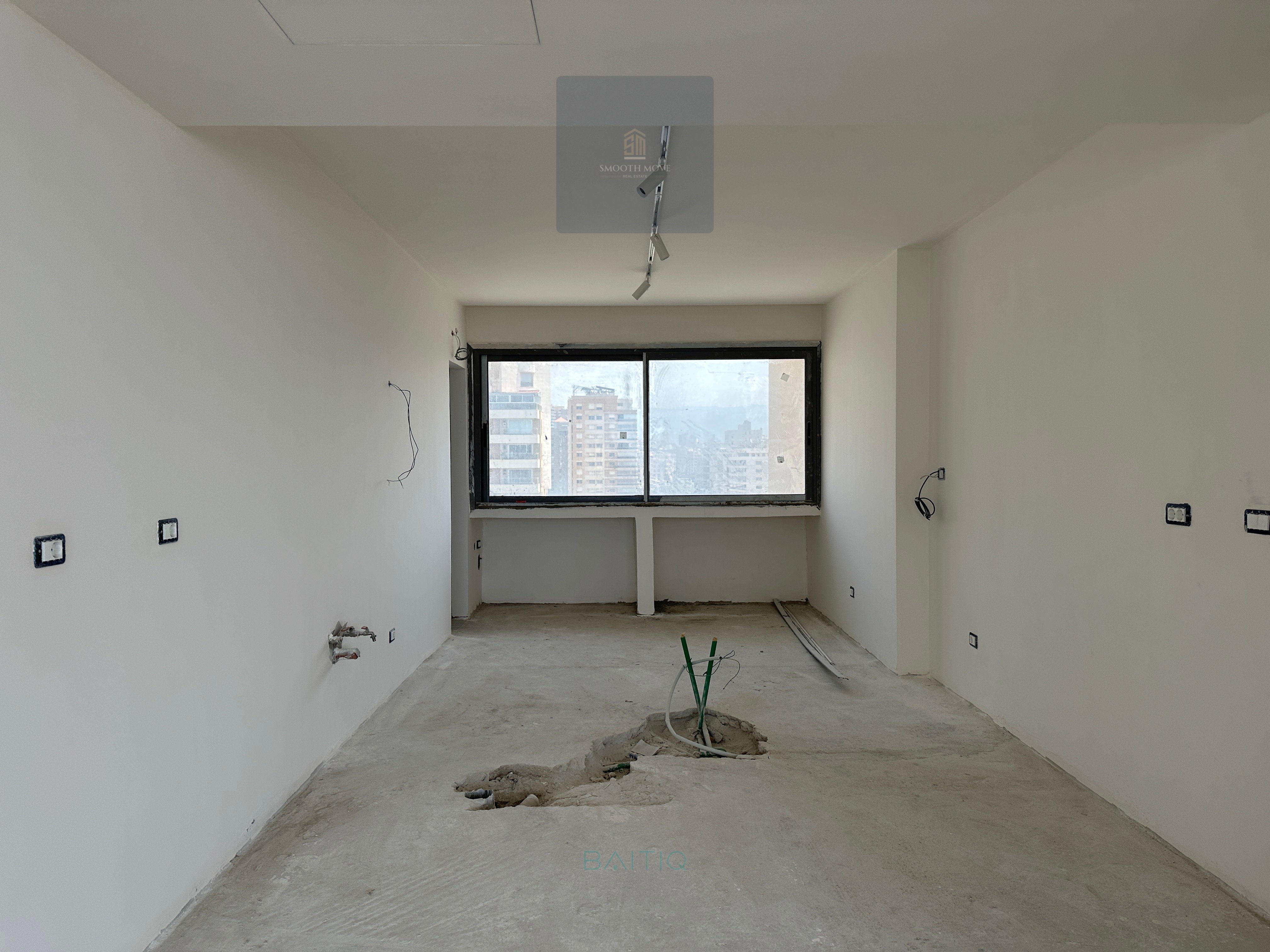 Bright Lit Seaview Apartment for Sale in Ramlet el Bayda, Beirut — الصورة 11