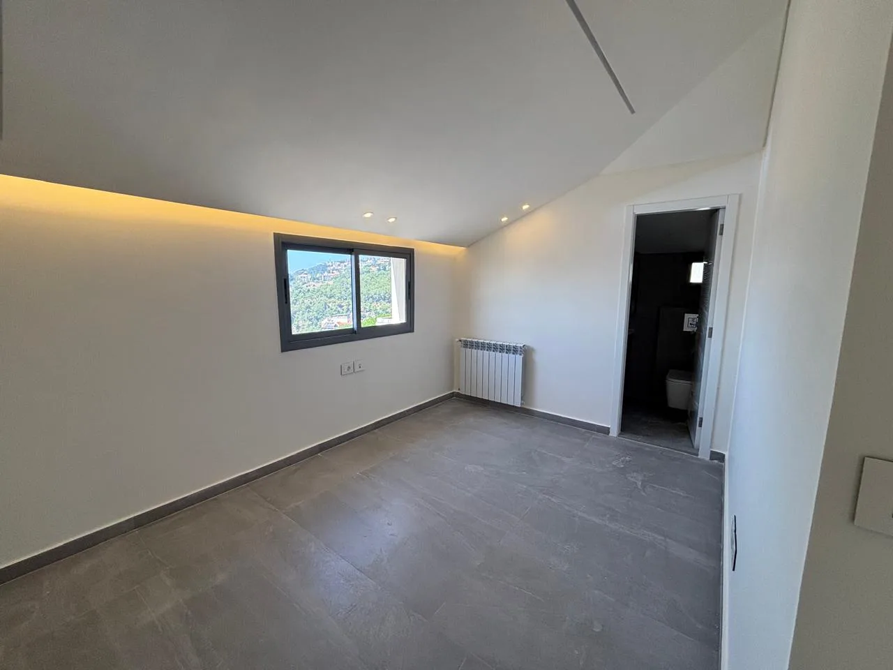 Loft for Sale in Baabdat — الصورة 4