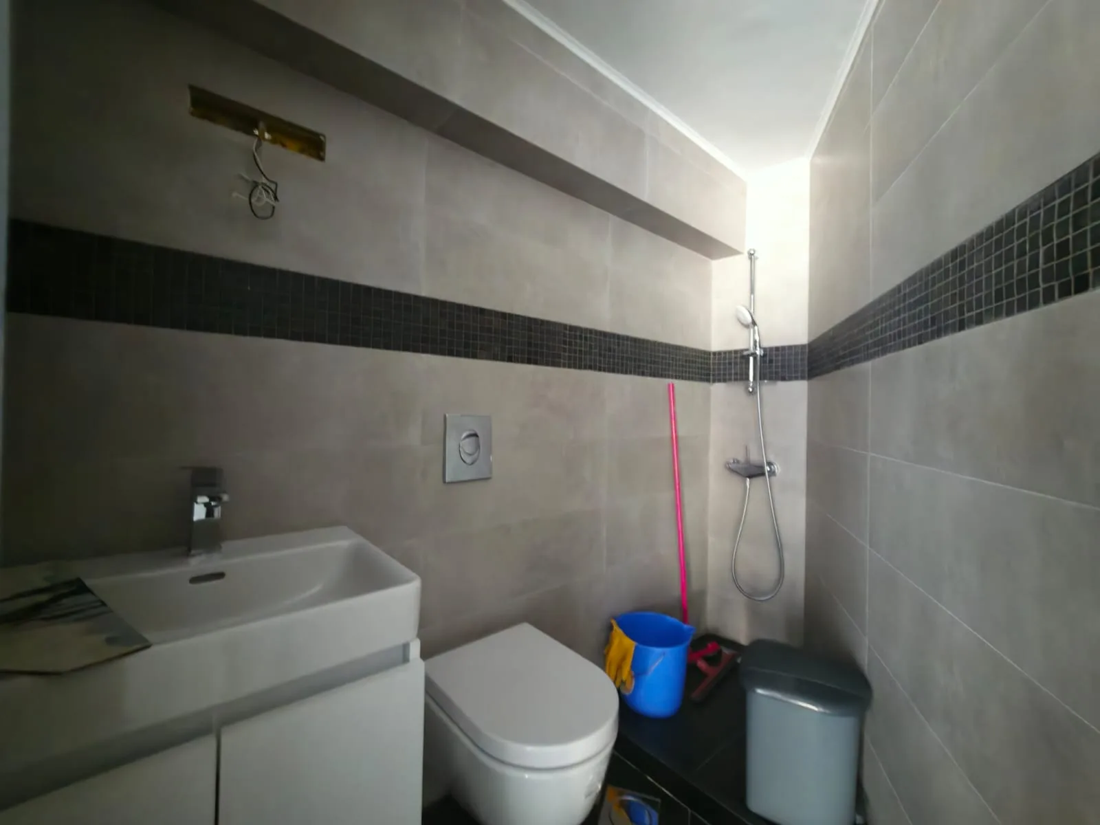 Office for Rent in Hazmieh — الصورة 3