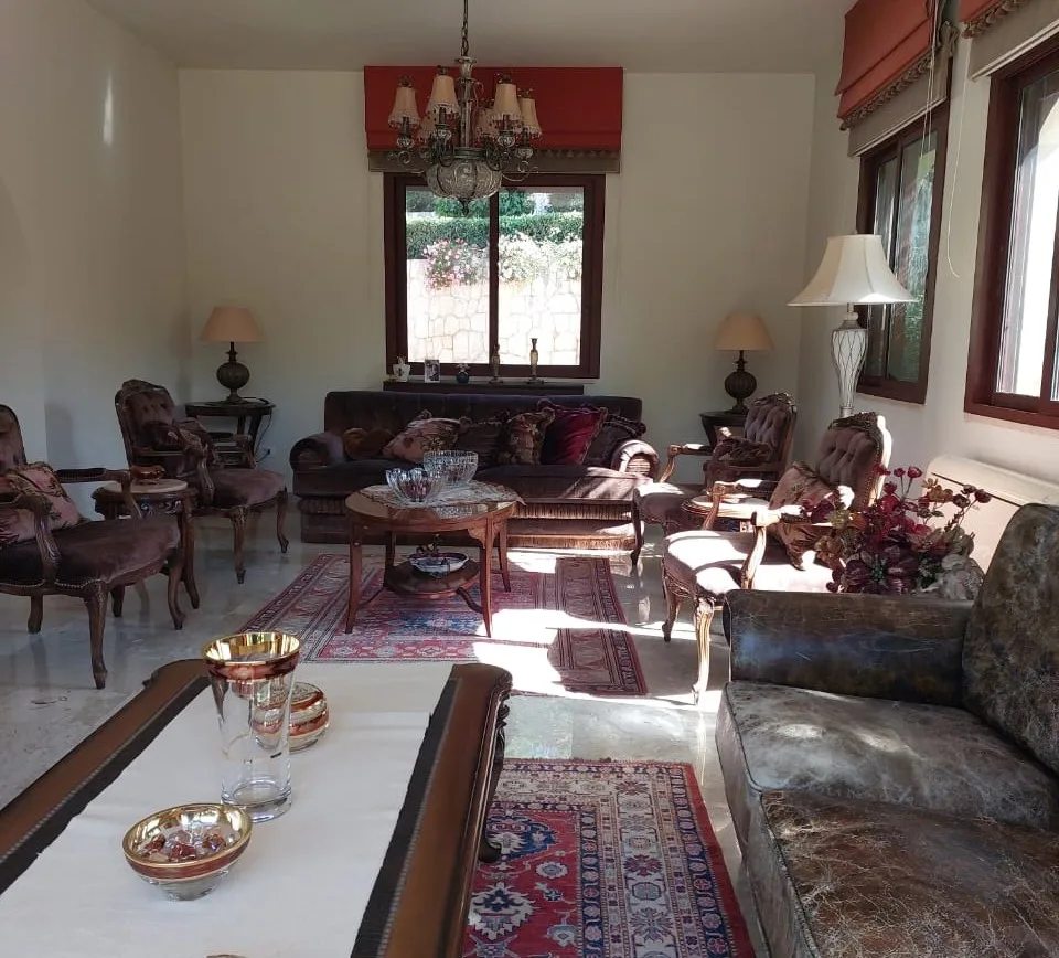 Villa and Wooden House for Sale in Baabdat — الصورة 5