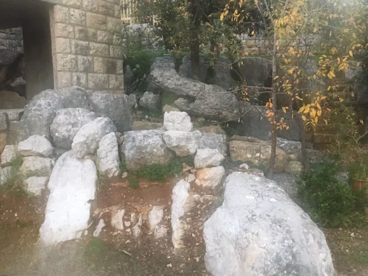Land & Old House for Sale in Broumana — الصورة 5