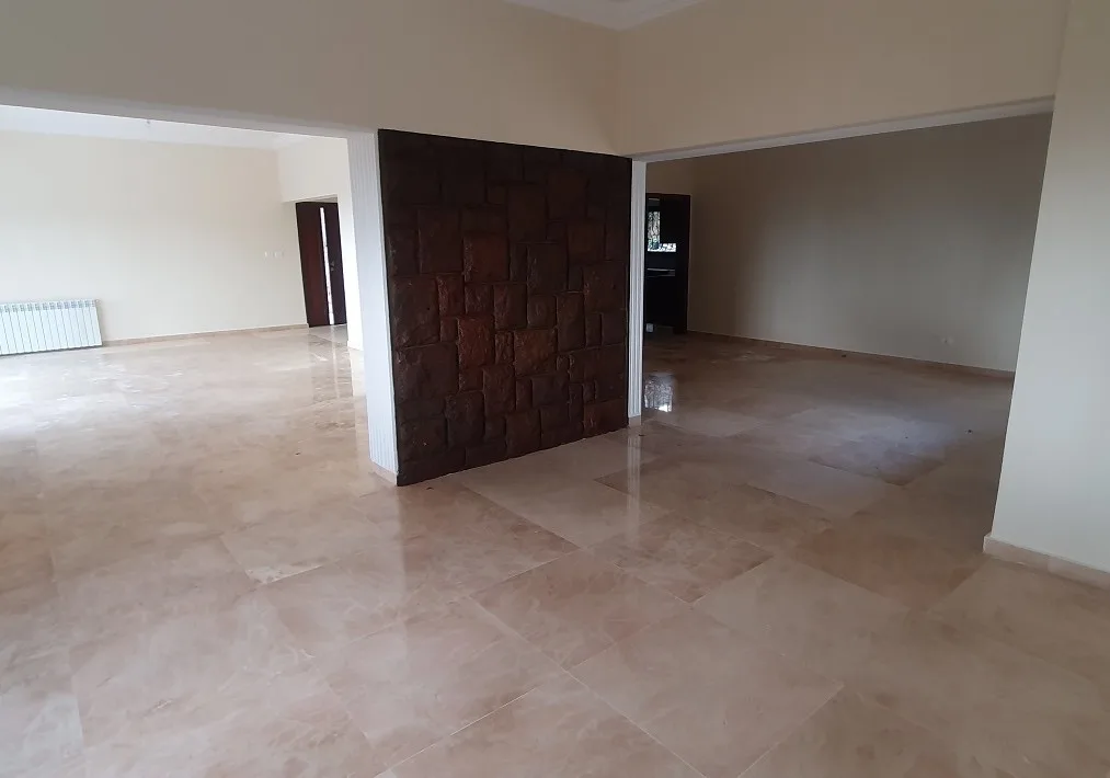 Villa For Sale in Baabdat — الصورة 2