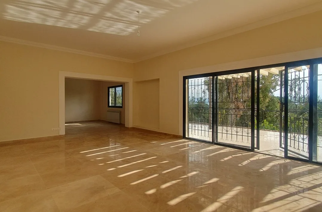 Villa For Sale in Baabdat