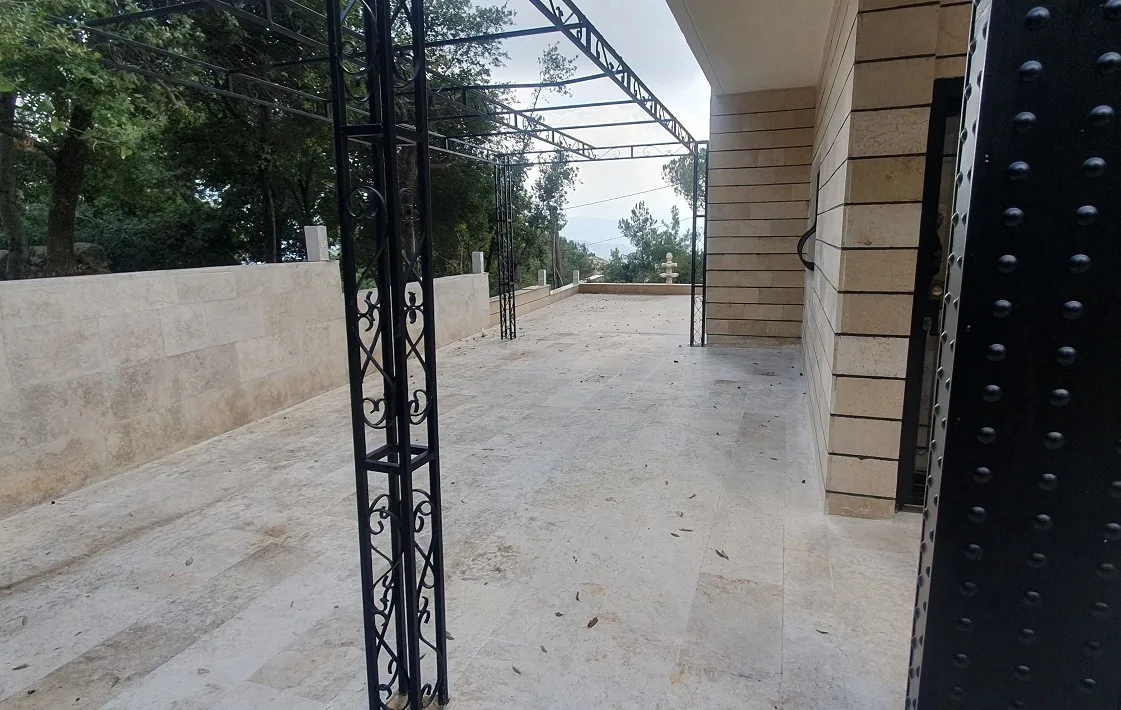 Villa For Sale in Baabdat — الصورة 5